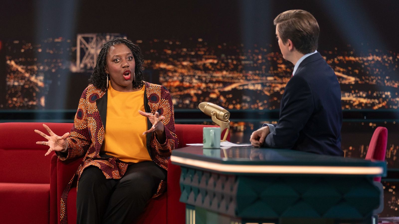 Desireé Bela-Lobedde nos enseña a no ser racistas - Late Xou con Marc Giró | Ver