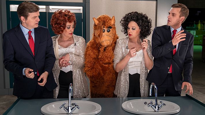 Late Xou con Marc Giró - En el baño con los Marc Girós, las Glorias y Alf