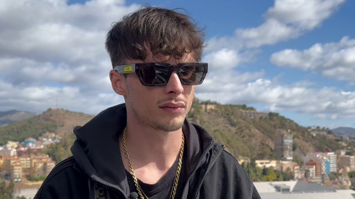 Somos cine - Ayax vuelve al cine con 'Tratamos demasiado bien a las mujeres'