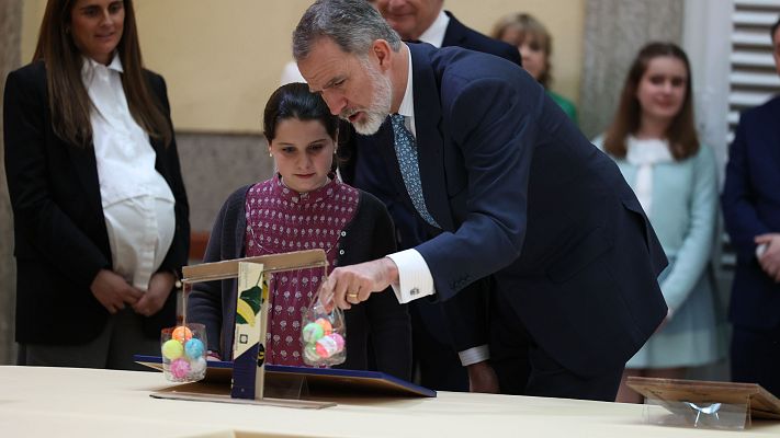 Telediario 1 - '¿Qué es un rey para ti?': los niños muestran a Felipe VI cómo ven su labor como jefe de Estado