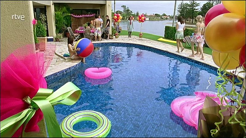 Pool party - H2O en inglés | Watch