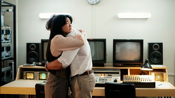 The Newsreader - Gente como tú y yo