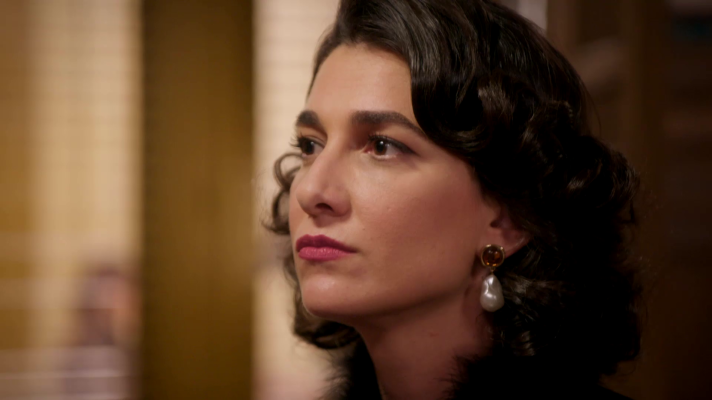 Salón de té La Moderna - Carla le encarga una misión muy especial a Aguirre