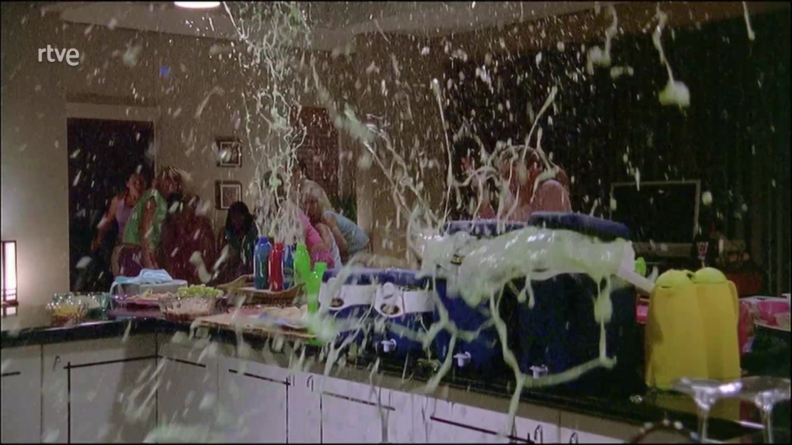 Fiesta de chicas - H2O | Ver