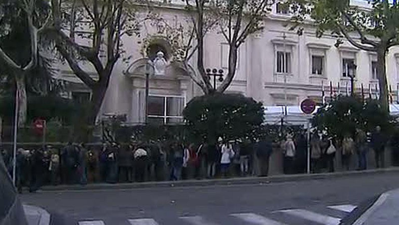 El 34º cumpleaños de la Constitución se celebra esta vez solo en el Senado - Informativo 24h | Ver