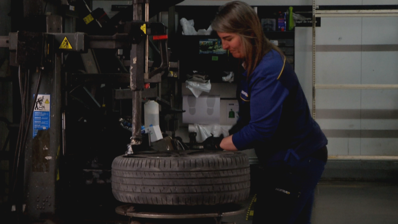 Mujeres mecánicas, contra la discriminación en el taller