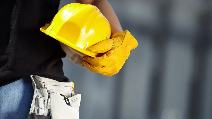 Telediario 2 - Las mujeres, menos protegidas ante los riesgos laborales