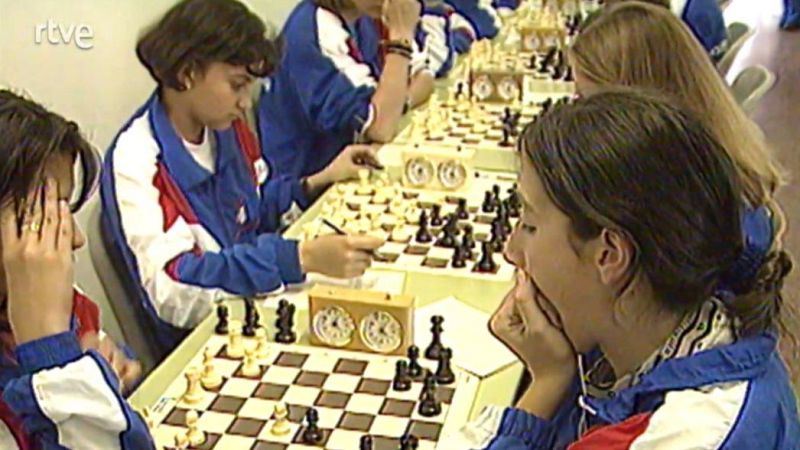 Línea 900 - Mujer y deporte, balones fuera - Línea 900 | Ver