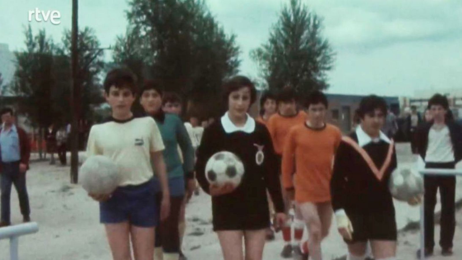 Primera mujer árbitro del futbol en Valladolid - Polideportivo - Deportes en el Archivo de RTVE | Ver
