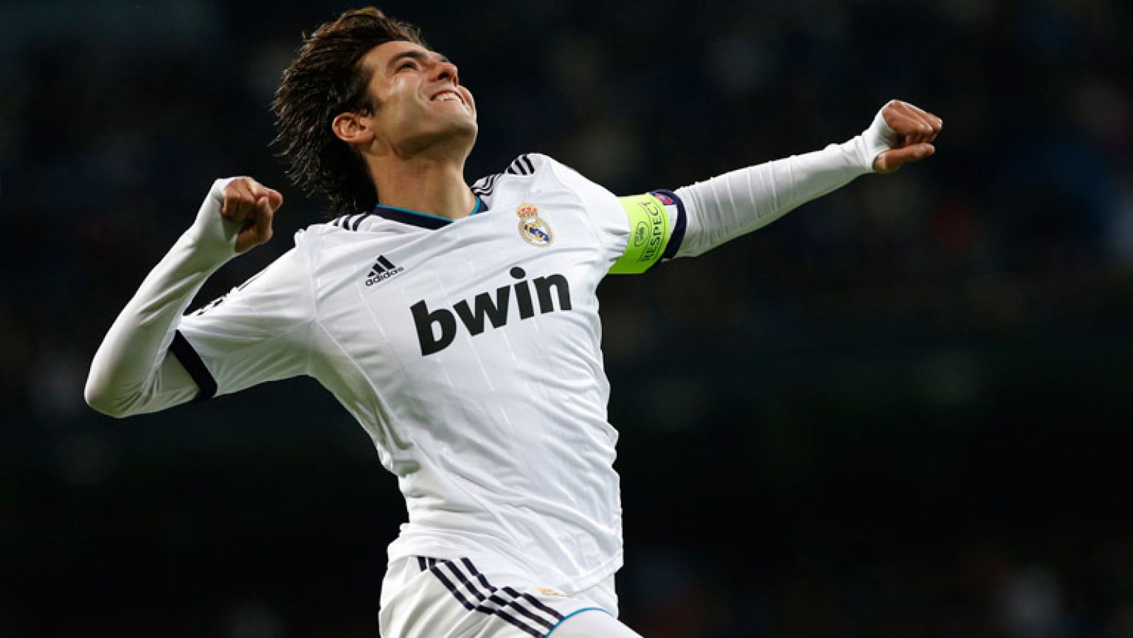 El brasileño Kaká ha marcado un golazo ante el Ajax de Amsterdam, en el minuto 49 de juego, para hacer el 3-0.