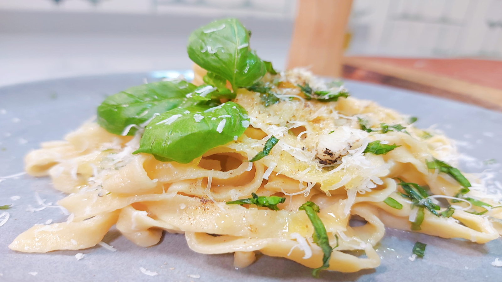 Receta de pasta fresca con albahaca, queso y huevo - Saber vivir | Ver