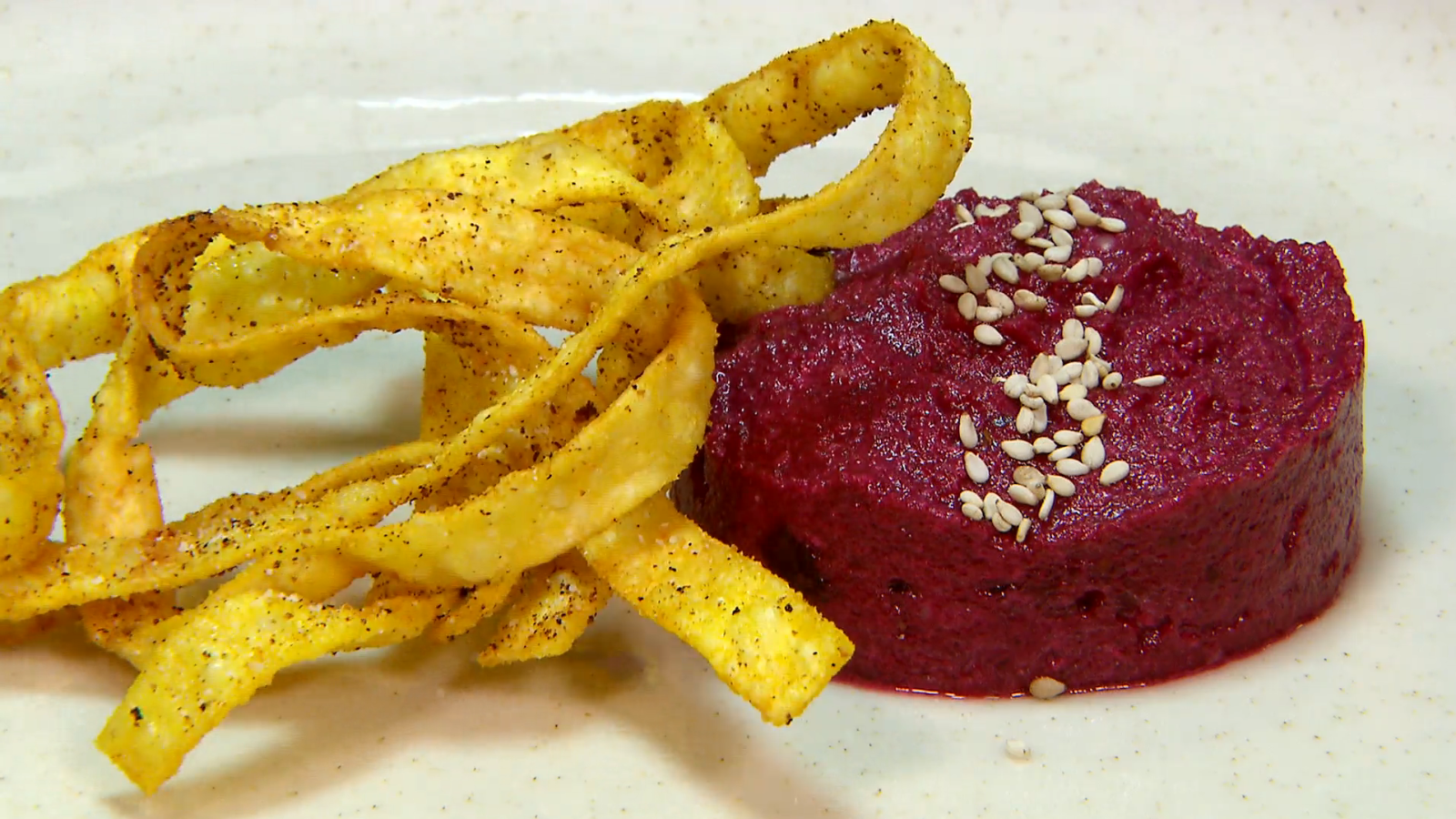 Receta de snack de tallarines crujientes con paté de remolacha - Saber vivir | Ver
