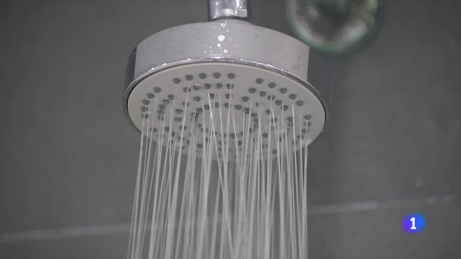 Baixa la pressió a set municipis de l'àrea de Barcelona - L'Informatiu | Veure