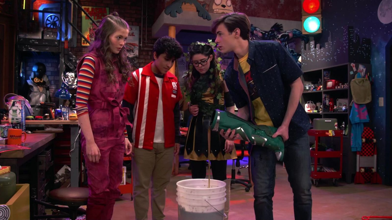 Piloto - Warped, la tienda de cómics | Ver