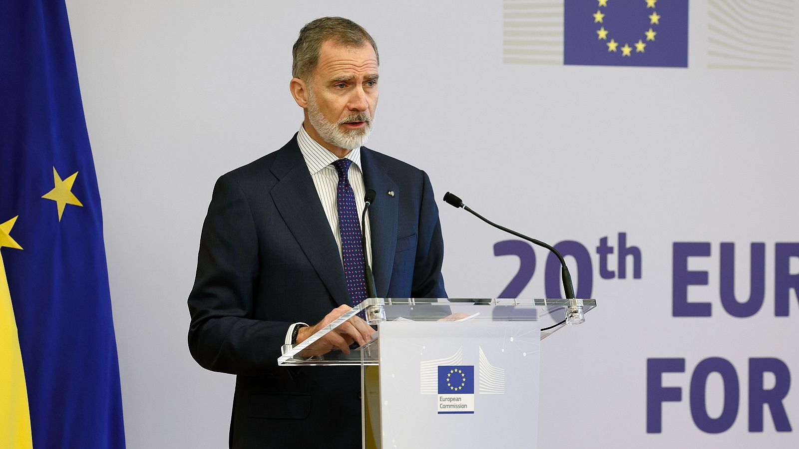 El rey llama a mejorar la situación de las víctimas y darles visibilidad: "Representan la grandeza de la democracia" - Telediario 2 | Ver