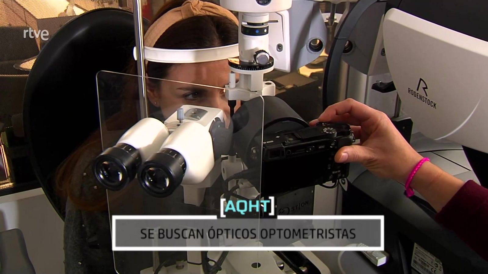 Se buscan ópticos optometristas - Aquí hay trabajo | Ver