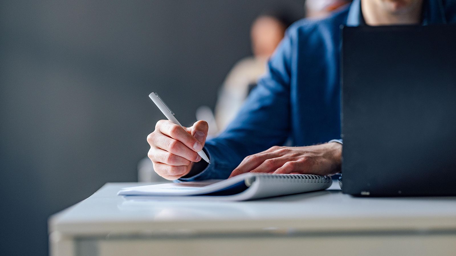 El uso de los móviles en clase impacta en el rendimiento universitario | Ver