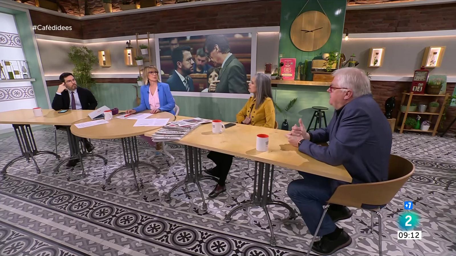 Gemma Nierga entrevista Marta Vilalta. Paco Mir presenta l'obra 'Esperant Mr. Bojangles'. I analitzem l'avançament electoral que ha fet el president Aragonès.