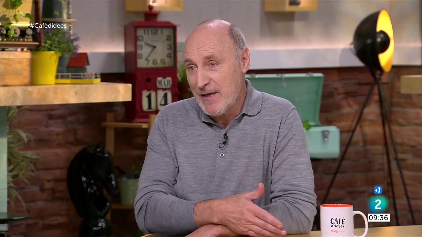 Paco Mir presenta l'obra 'Esperant Mr. Bojangles' - Cafè d'idees | Veure