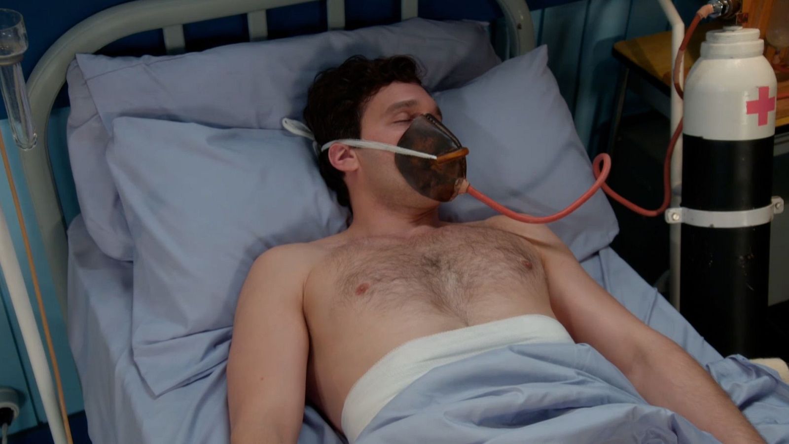 La Moderna: Íñigo se debate entre la vida y la muerte - Salón de té La Moderna | Ver