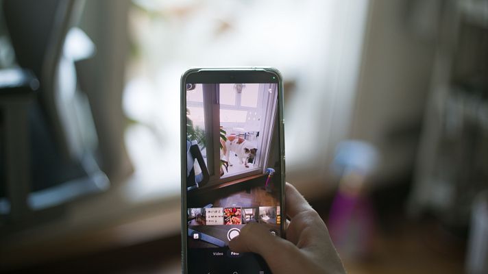 Telediario 1 - El peligro de enseñar tu vida en redes sociales