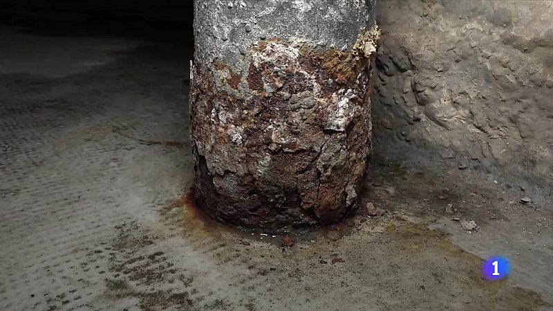 Excés d'aigua freàtica en un pàrquing de Sants-Montjuïc de Barcelona - L'Informatiu | Veure