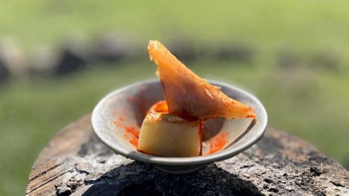 El señor de los bosques - Receta de huevos con chistorra y patatas de la chef Aizpea Oihaneder