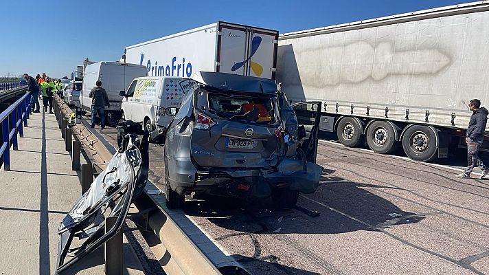 Telediario 1 - Accidente múltiple en la AP7 en Castellón: un fallecido y más de 40 vehículos implicados