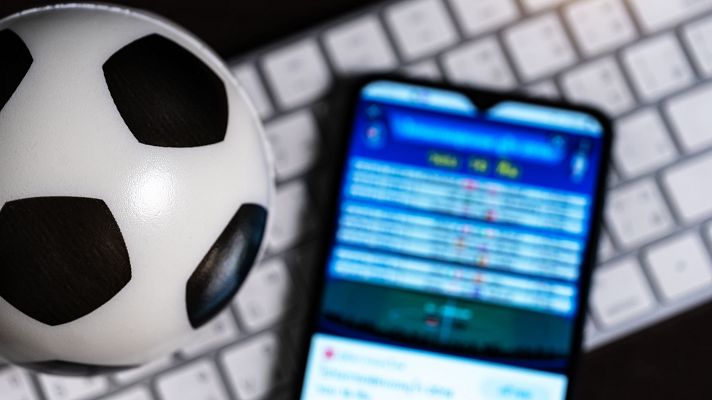 Telediario 2 - Entran en vigor nuevas limitaciones para luchar contra la ludopatía en España