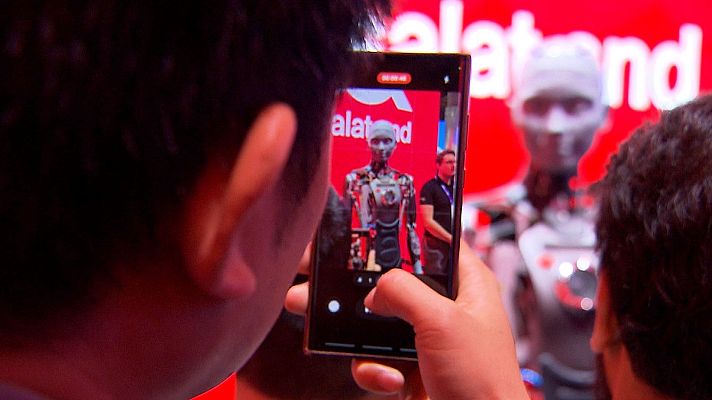 Zoom net - Humanizando la IA, Phone (2a) y Beat the Beats