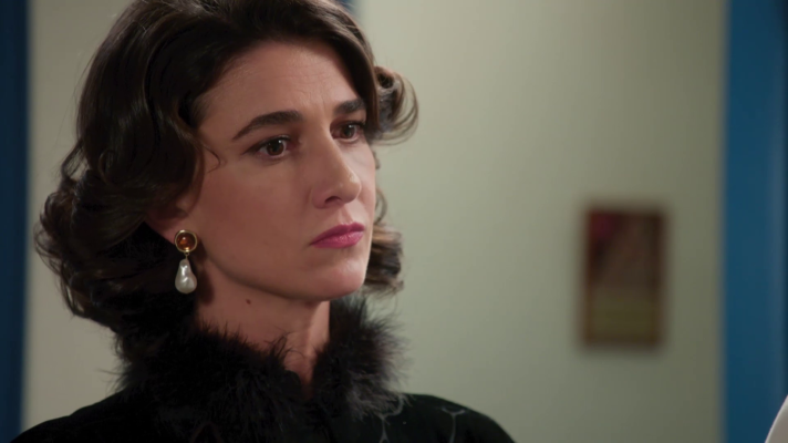 Salón de té La Moderna - Carla le salva la vida a Íñigo