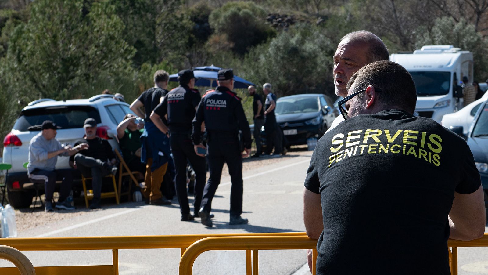 La situación, cada vez más tensa dentro y fuera de las cárceles catalanas - Telediario 1 | Ver