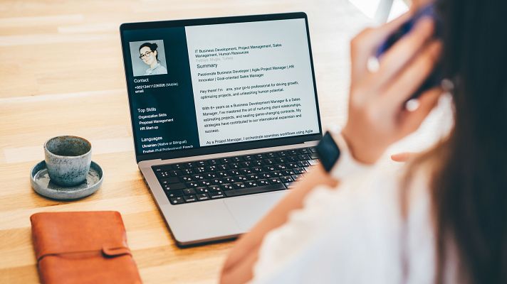 Telediario 1 - Videocurrículum o currículum ciego: ¿qué escoger para encontrar trabajo?
