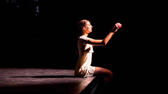 Telediario 2 - El 72% de los artistas vive por debajo de la línea de la pobreza en España, según un informe