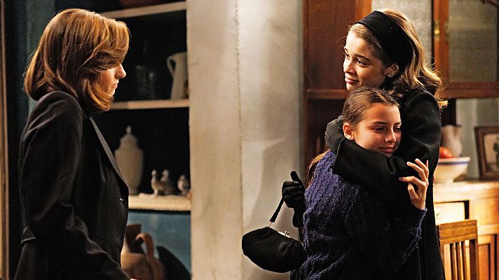 Salón de té La Moderna - Luisa se despide de sus hermanas