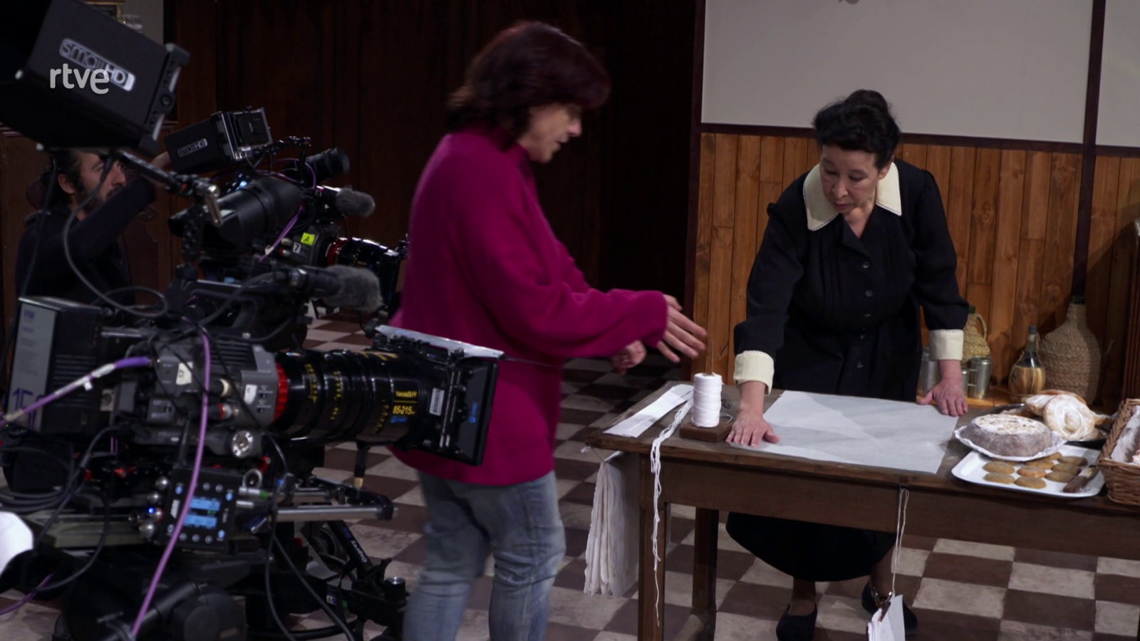 Making of 'Tea rooms' - Atención obras | Ver