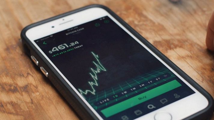 L'Informatiu - Joves que inverteixen per fer créixer els estalvis