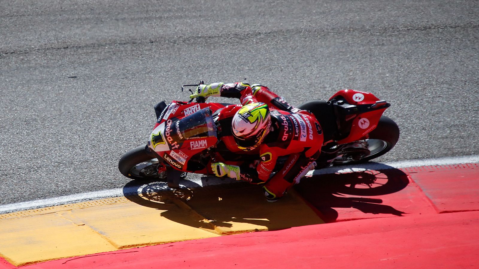 Álvaro Bautista logra su primera victoria de la temporada en Montmeló | Ver