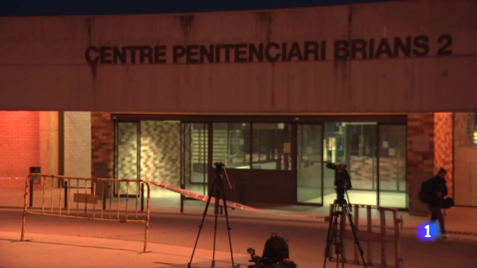 Dani Alves surt... i ara què? - L'Informatiu | Veure