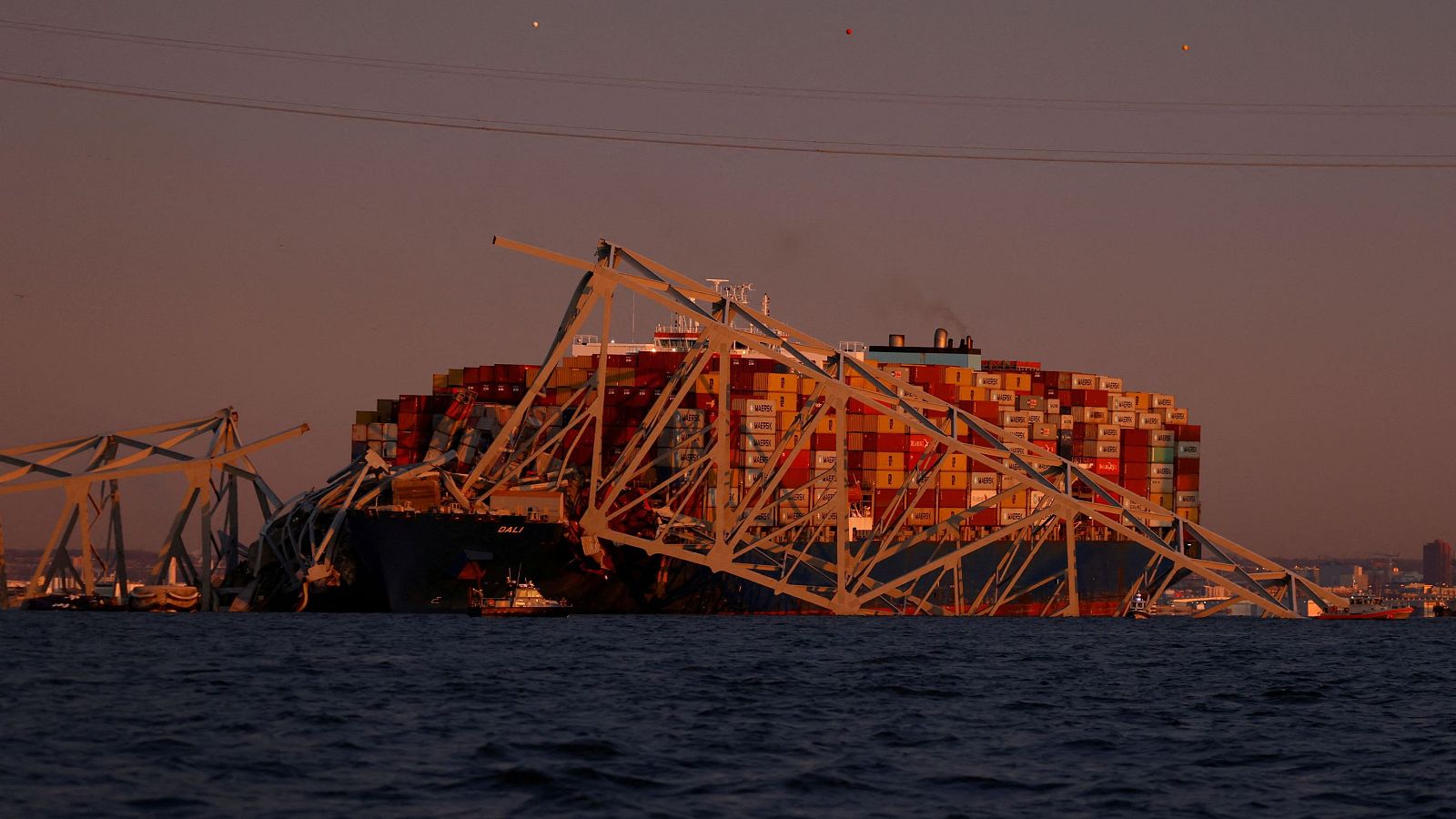 Un puente en Baltimore colapsa por el choque de un carguero | Ver