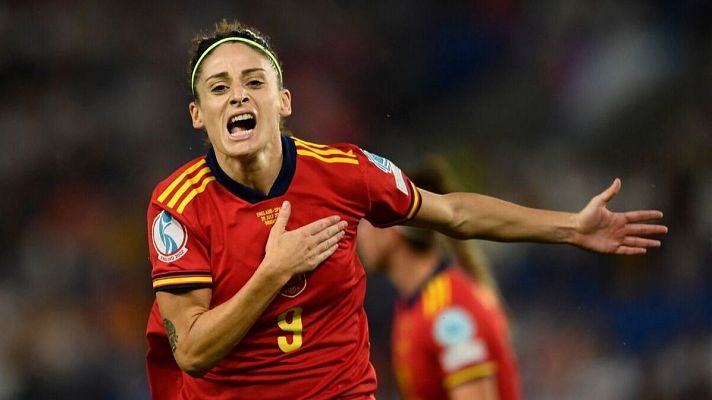 Fútbol - Esther González, principal novedad en la lista de Montse Tomé