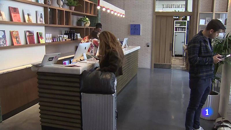 Els turistes trien Barcelona per passar la Setmana Santa - L'Informatiu | Veure