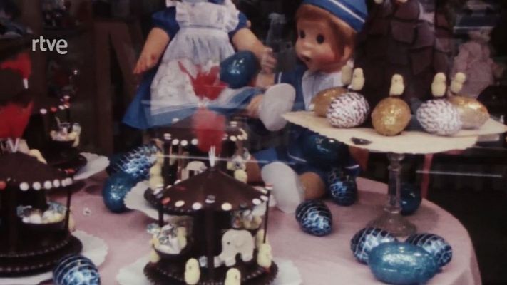 Quitxalla - Mac i Àngela Bloc compren la mona de Pasqua