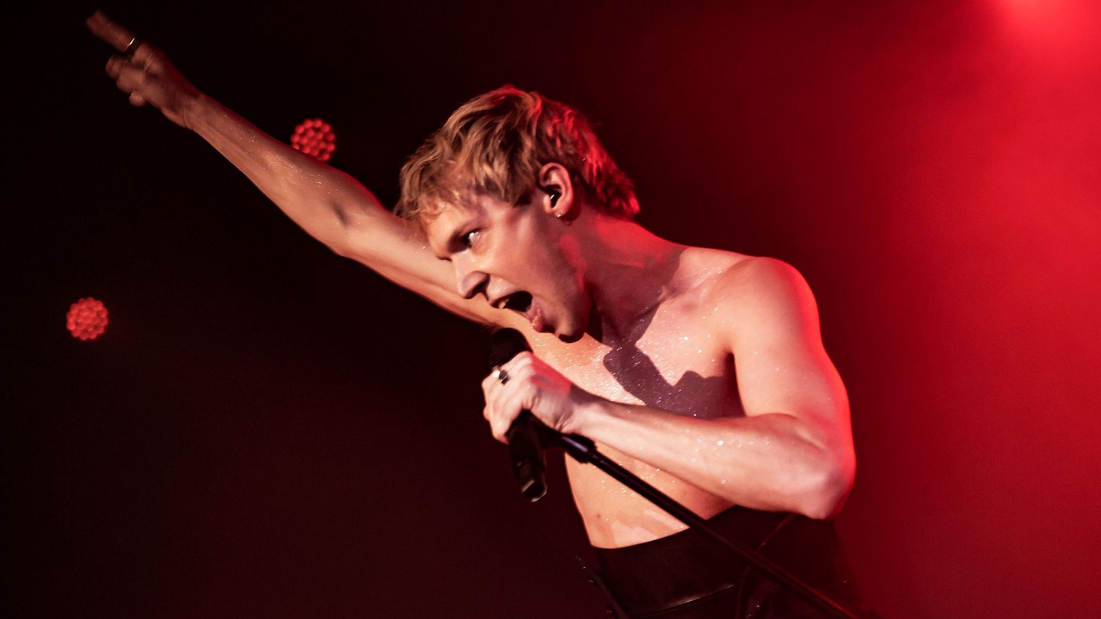 PrepartyES 2024: Mustii (Bélgica) canta "Before The Party's Over" | Ver