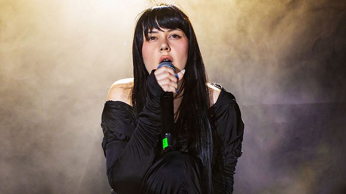 Eurovisión - Teya Dora (Serbia) canta "Ramonda"