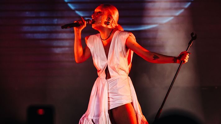 Eurovisión - Luna (Polonia) canta "The Tower"