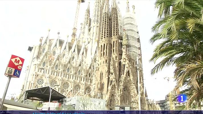L'Informatiu - El perill dels 'selfies' al metro de la Sagrada Família