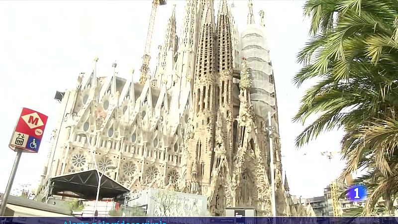 El perill dels 'selfies' al metro de la Sagrada Família - L'Informatiu | Veure