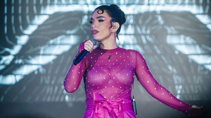 Eurovisión - Natalia Barbu (Moldavia) canta "In The Middle"