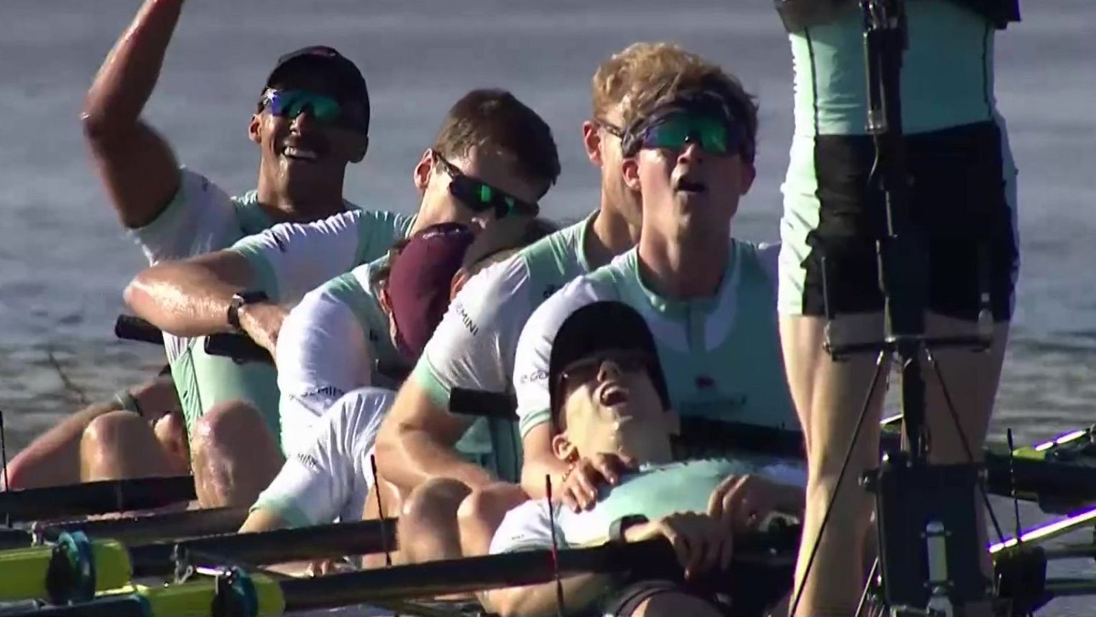La regata Oxford - Cambridge deja una tremenda imagen de agonía - Otros deportes | Ver